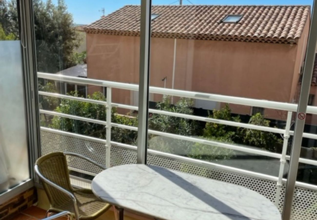 Studio in Martigues - STUDIO IN A FISHING VILLAGE