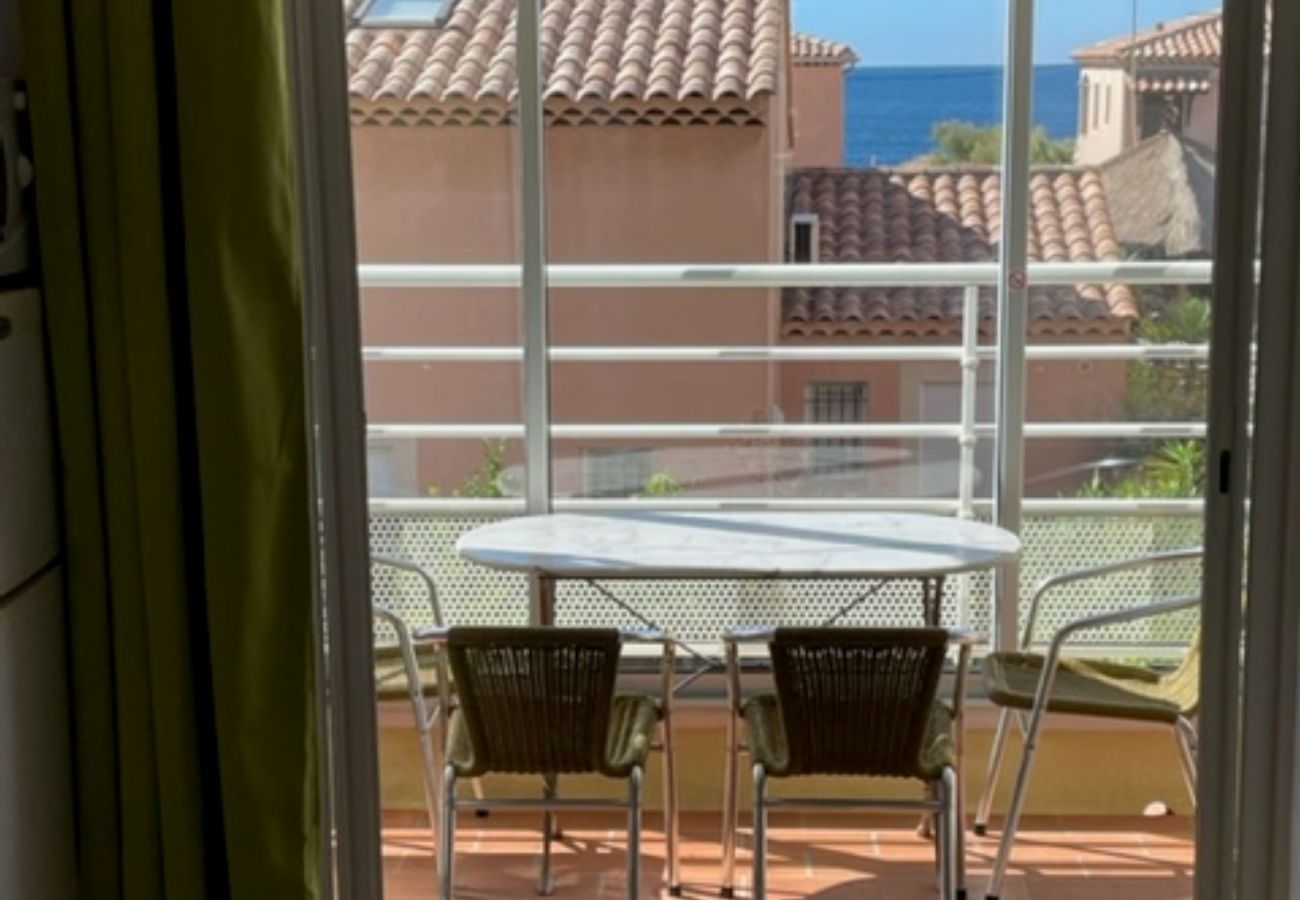 Studio in Martigues - STUDIO IN A FISHING VILLAGE
