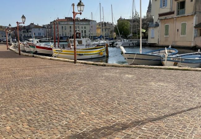 Studio in Martigues - L'Atelier, studio au petit port de Martigues Studio in Martigues - L'Atelier, studio au petit port de Martigues