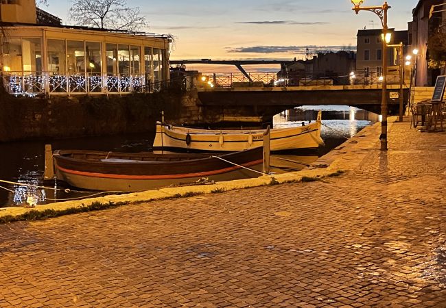 Studio in Martigues - L'Atelier, studio au petit port de Martigues Studio in Martigues - L'Atelier, studio au petit port de Martigues