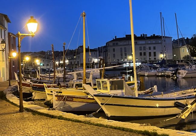 Studio in Martigues - L'Atelier, studio au petit port de Martigues Studio in Martigues - L'Atelier, studio au petit port de Martigues