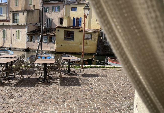 Studio in Martigues - L'Atelier, studio au petit port de Martigues Studio in Martigues - L'Atelier, studio au petit port de Martigues