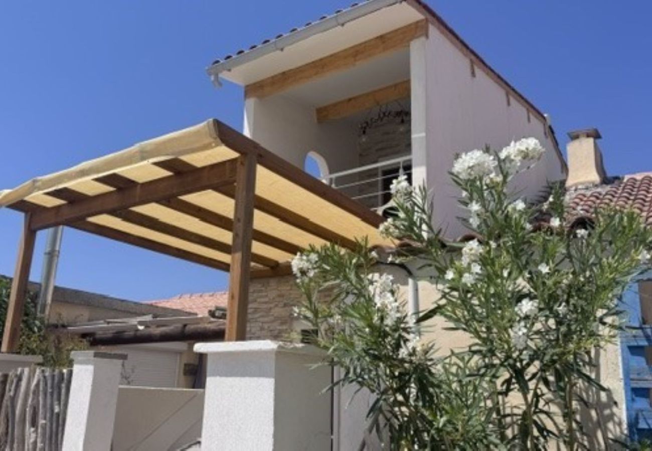Studio in Martigues - Le Cabanon au village de Carro