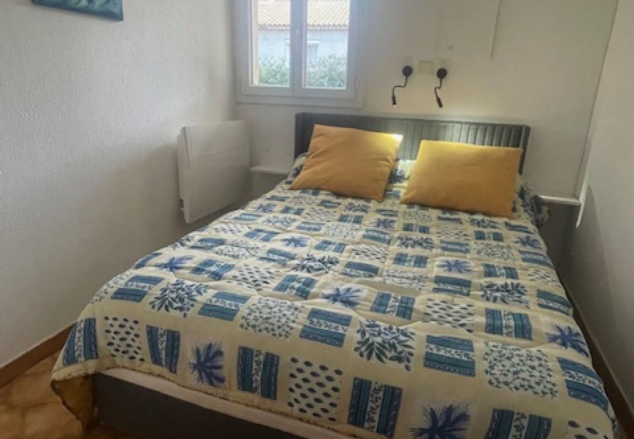 Apartment in Martigues - Carro appart 1 bedroom