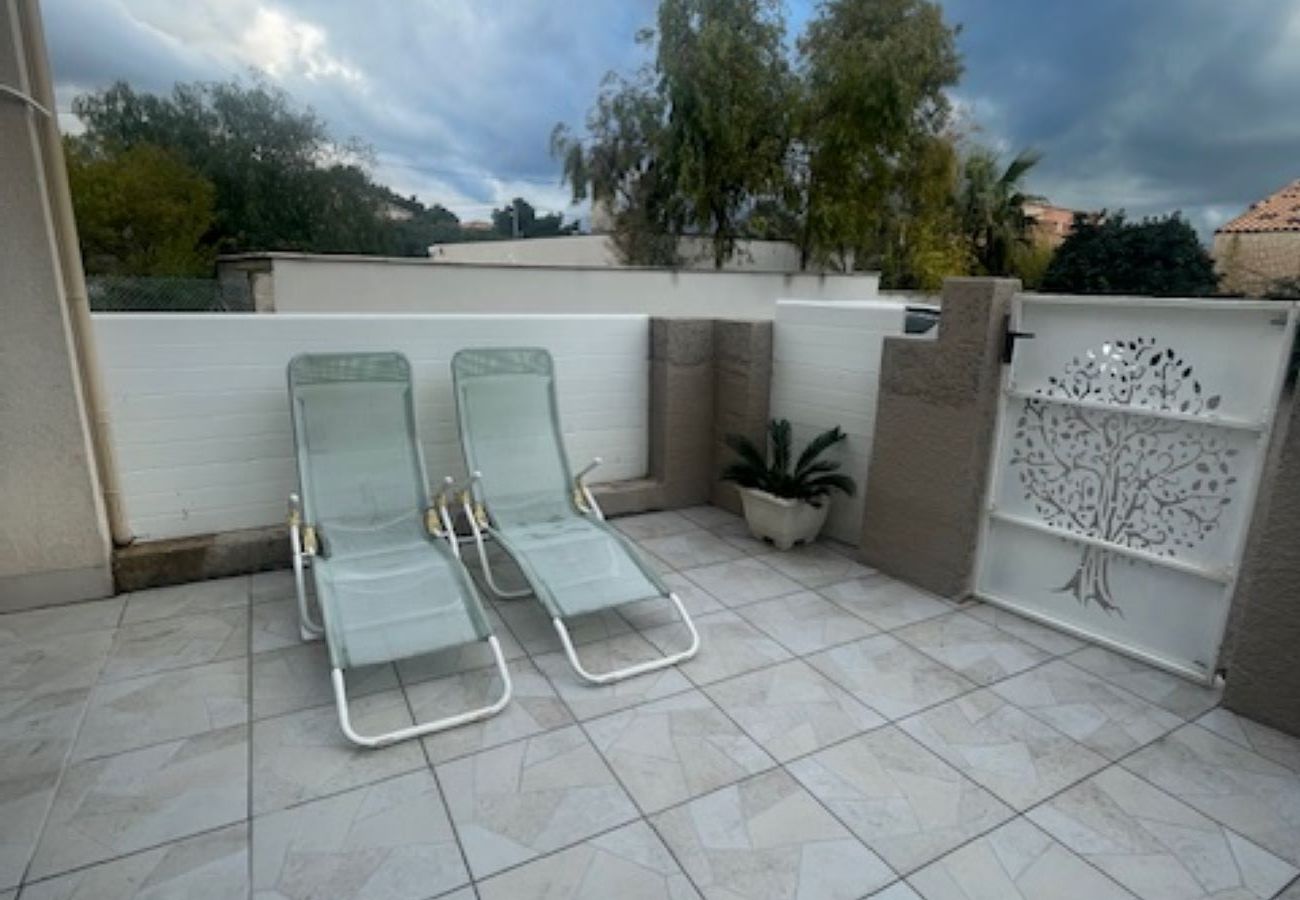 Apartment in Martigues - Carro appart 1 bedroom