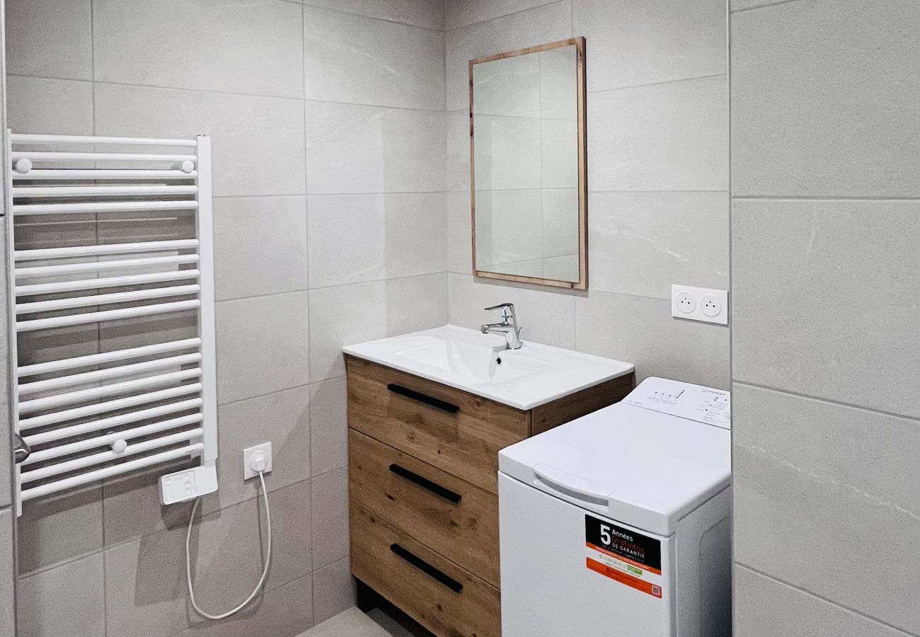 Apartment in Martigues - Logement neuf au centre de Martigues avec parking