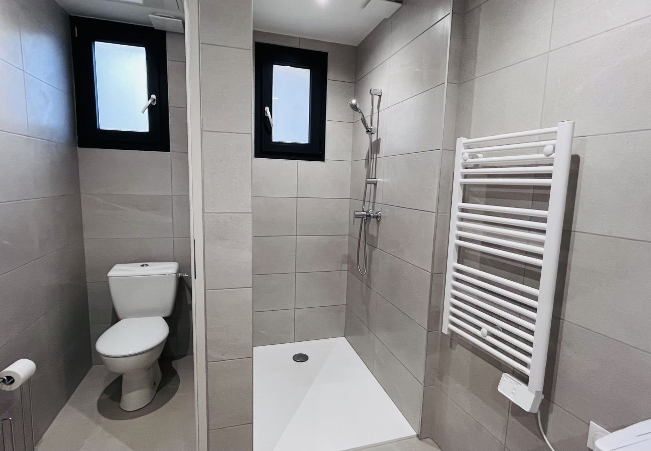 Apartment in Martigues - Logement neuf au centre de Martigues avec parking