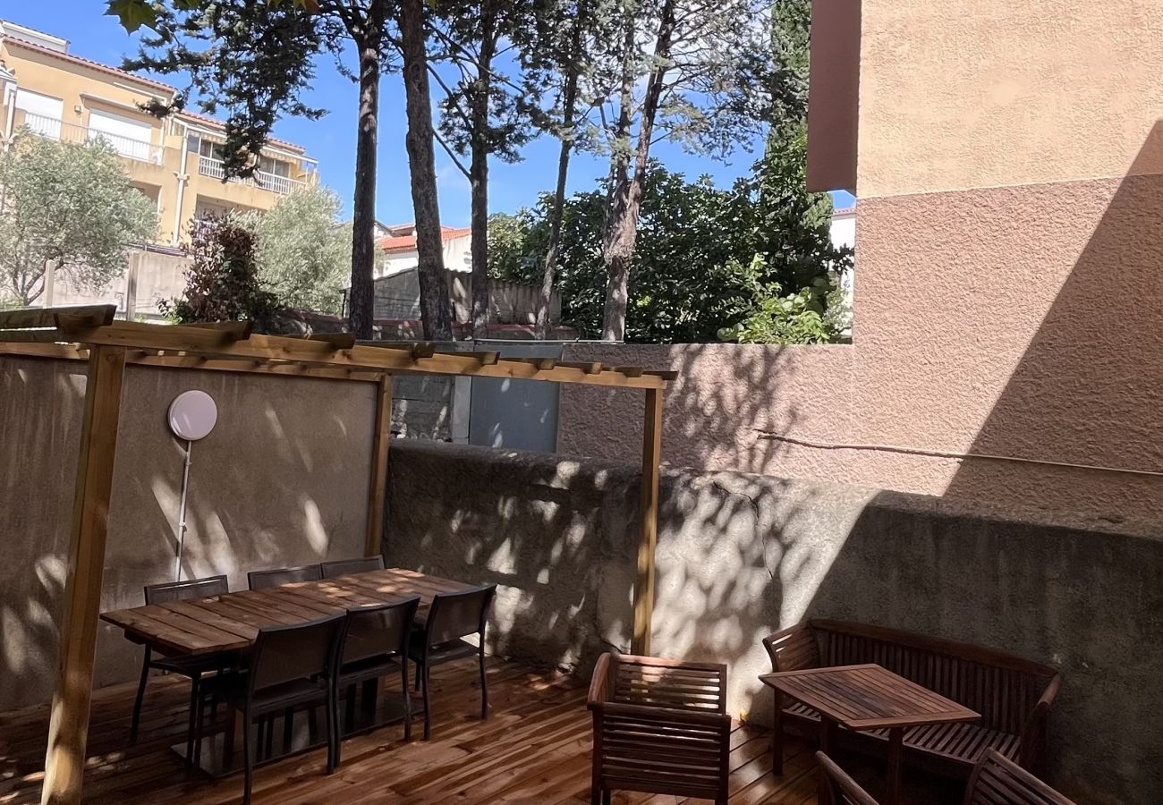 Apartment in Martigues - Logement neuf au centre de Martigues avec parking