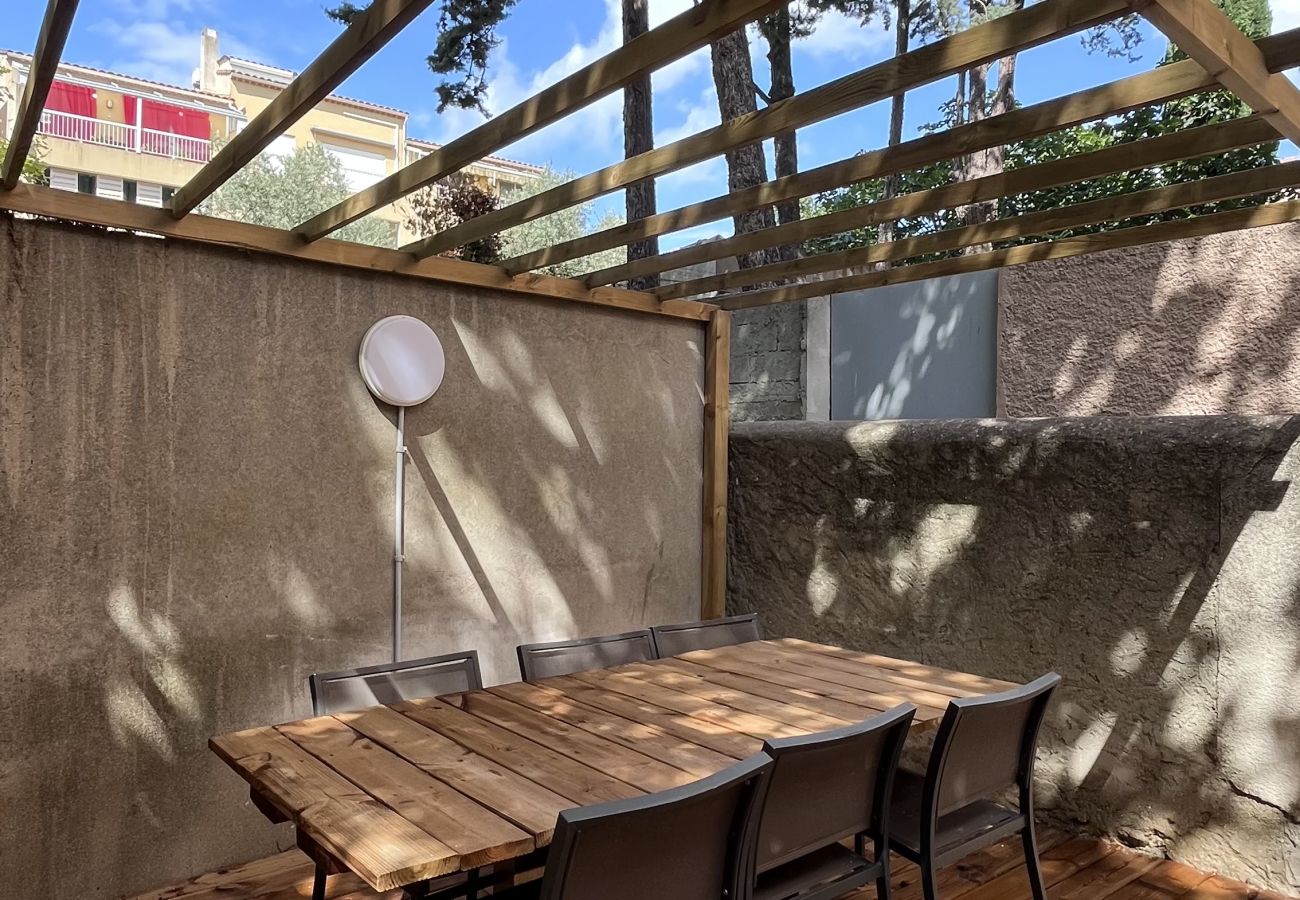Apartment in Martigues - Logement neuf au centre de Martigues avec parking