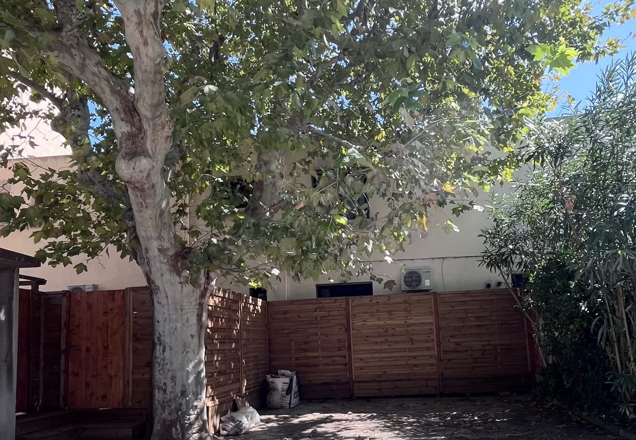 Apartment in Martigues - Logement neuf au centre de Martigues avec parking