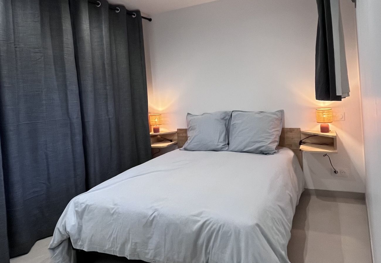 Apartment in Martigues - Logement neuf au centre de Martigues avec parking