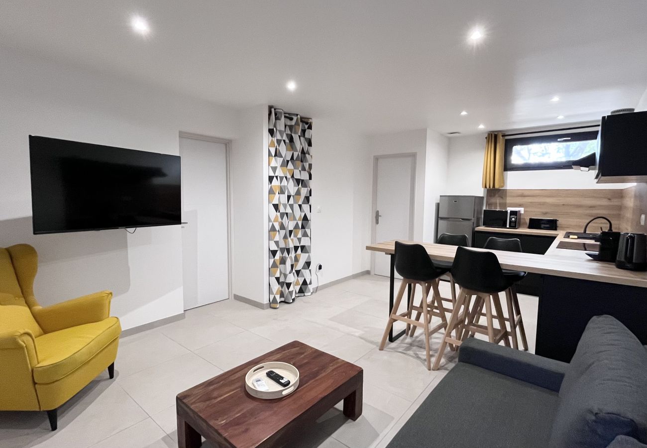 Apartment in Martigues - Logement neuf au centre de Martigues avec parking