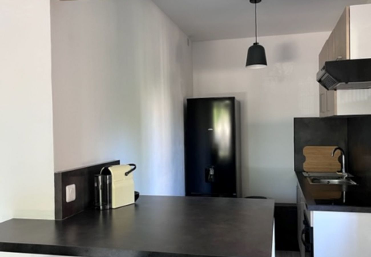Studio à Martigues - STUDIO AU CENTRE VILLE DE MARTIGUES